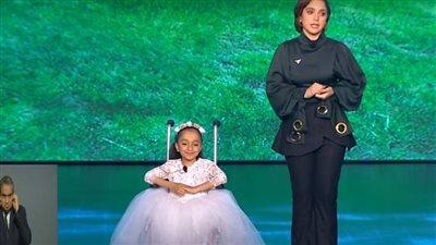 توتر رنا رئيس على الهواء بعد رؤيتها الرئيس السيسي: حضرتك ليك هيبة