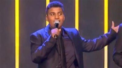 للمرة الثالثة│ ستيفن روماني يغني أمام السيسي باحتفالية قادرون باختلاف.. ووالدته: المدرب صمم ياخده