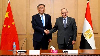 الصين تبحث إنشاء منطقة صناعية بمصر.. وتسوية المعاملات التجارية بين البلدين بالجنيه واليوان