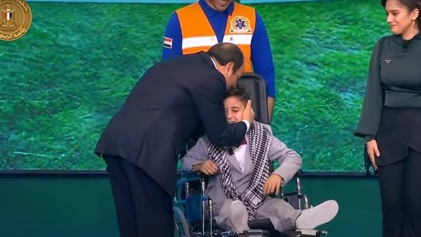 الرئيس السيسي يقبل