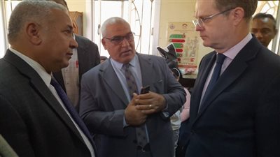السفير البريطاني يتابع مشروعات التعاون مع التضامن.. ويتفقد وحدة اجتماعية بالأقصر