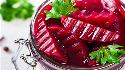 لون لا يقاوم.. طريقة عمل مخلل البنجر الفاتح للشهية