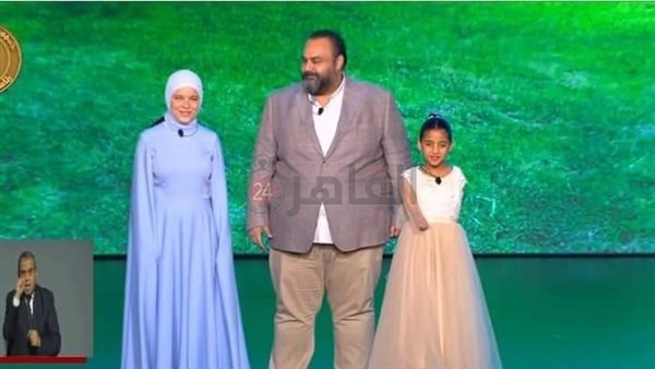 إنجي طالبة جامعة