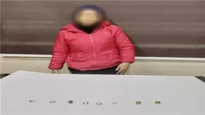 حيلة شيطانية للنصب.. حبس ربة منزل بتهمة سرقة كروت الـATM من المواطنين بالقاهرة