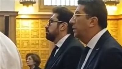 حزن الفنان هاني رمزي خلال أداء صلاة الجنازة على عمه قائد أول كتيبة مدرعات بحرب أكتوبر | بث مباشر