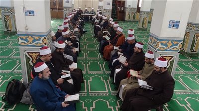 مساجد الإسكندرية تصدح بالمقارئ القرآنية ومجالس الصلاة على النبي.. ووكيل الأوقاف يتفقد استعدادات المساجد