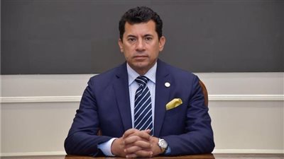 وزير الرياضة يوجه بتشكيل فريق لمتابعة حالة السباحة شذى نجم