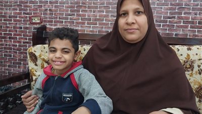 أسرة طفل مصاب بمرض نادر تنجح في جمع مبلغ العلاج: بنشكر أهل الخير اللي ساعدونا| صور