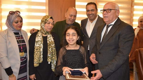 محافظ بورسعيد يكرم