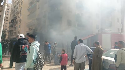 السيطرة على حريق التهم سوبر ماركت وصالون حلاقة وسيارة بالسويس