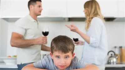 تربية الأبناء تدفع الآباء إلى شرب الكحول أكثر مما لو كان لديهم بنات| دراسة