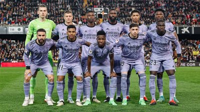 لتضارب الألوان.. ريال مدريد يستعين بقميص الموسم الماضي في مباراة فالنسيا