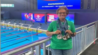 بعمر الـ 75 عامًا.. بطلة العالم في السباحة: حصدت 5 ميداليات آخرها الذهبية