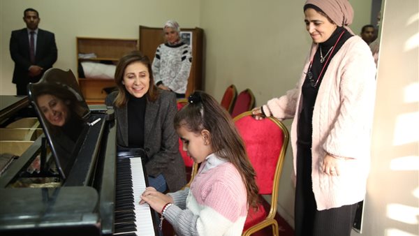 وزيرة الثقافة تحضر