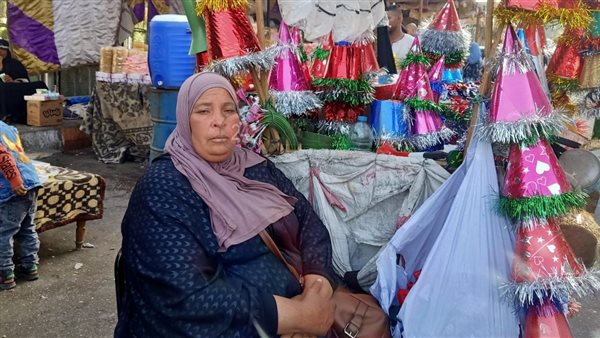 أرملة تبيع الطرابيش