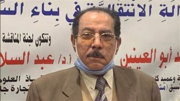  الدكتور محمود أبو