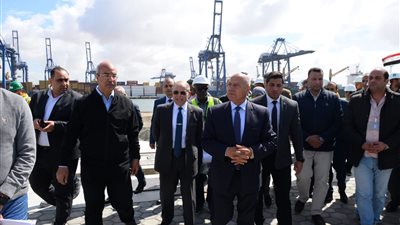 يوفر 2000 فرصة عمل.. وزير النقل يتفقد مشروع إنشاء محطة متعددة الأغراض على مساحة مليون متر