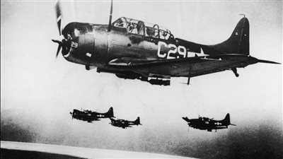 بقايا بشرية بداخلها.. العثور على حطام طائرة مفقودة منذ 80 عامًا