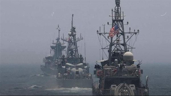 سفن في البحر الأحمر