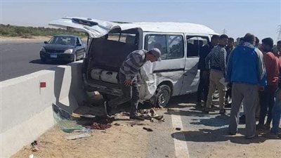 إصابة 15 شخصا في انقلاب ميني باص بالسويس