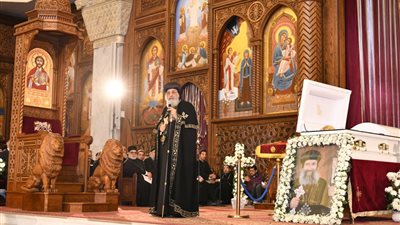 البابا تواضروس يصلي تجنيز نيافة الأنبا بيسنتي بالكاتدرائية.. وتكليف الأنبا يوليوس بتدبير إيبارشية حلوان