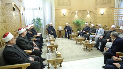 وزير الأوقاف يهنئ الإمام الأكبر بحلول شهر رمضان: نتمنى لكم دوام التوفيق في خدمة الإسلام