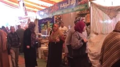 إقبال كبير للمواطنين على شراء السكر بمعارض أهلا رمضان في بنها وأسيوط | بث مباشر 
