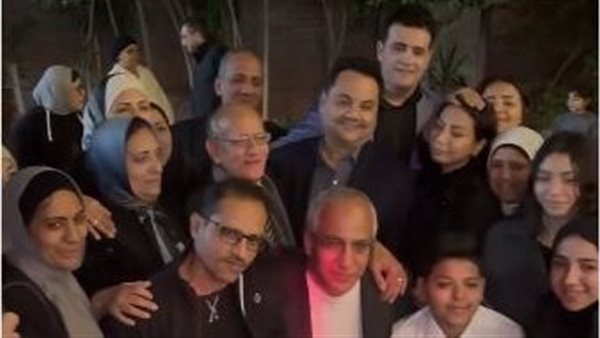 هشام حلمي بكر وعائلته