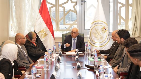 اجتماع وزير التعليم