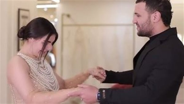 مسلم وخطيبته