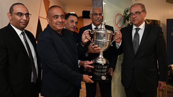 سفير مصر مع مسئولي