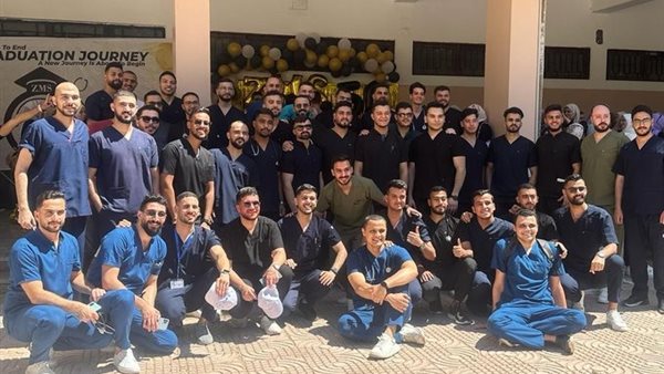 طلاب كلية طب جامعة