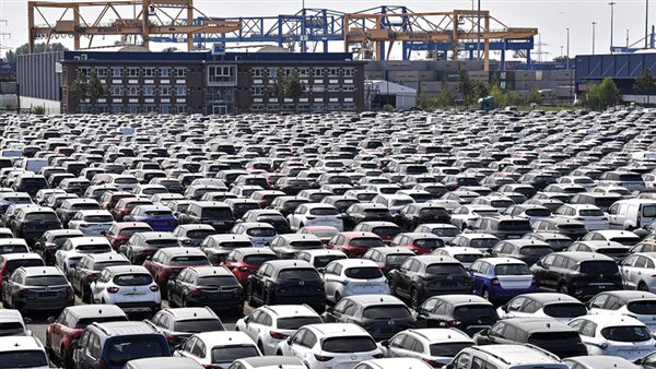 السيارات في الميناء