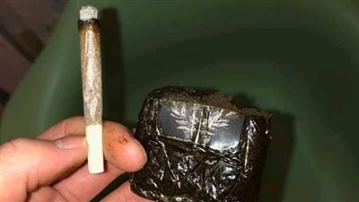 ايس وحشيش..القبض على خليجيين بحوزتهما مخدرات داخل سيارة بالجيزة