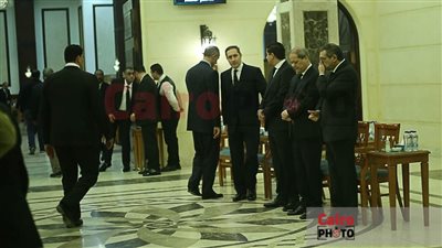 يسرا وإيناس الدغيدي تقدمان واجب العزاء في شقيق سوزان مبارك بمسجد المشير طنطاوي | بث مباشر