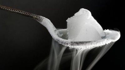 بعد حادث مأساوي في الهند.. تعرف على مخاطر الثلج الجاف