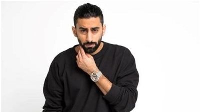 من الهندسة لـ الحلاقة.. من هو أنس بوخش بعد ظهوره مع صاحبة السعادة؟ 