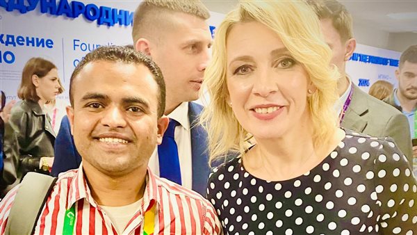 صحفي القاهرة 24 ومتحدثة