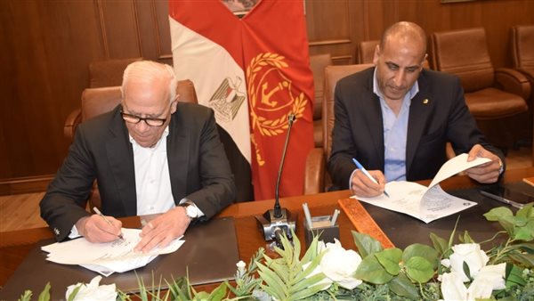 محافظ بورسعيد يوقع