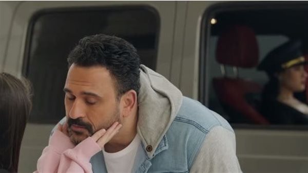 أكرم حسني من أغنية