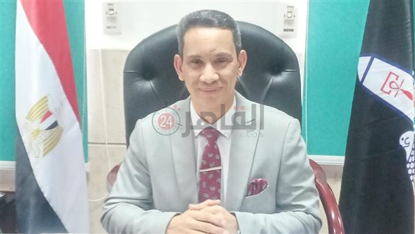 عميد كلية الآثار