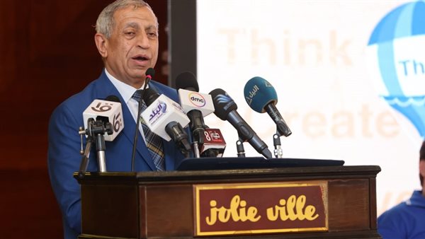 الدكتور إسماعيل عبد