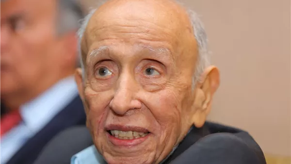 الكاتب الصحفى محمد