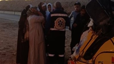 إصابة 4 أشخاص في حادث تصادم أتوبيس وسيارة نقل بطريق الزعفرانة البحر الأحمر 