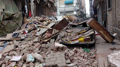 تحطم سيارتين ومحل أحذية فى انهيار عقار الورديان بالإسكندرية |صور