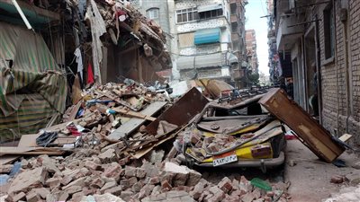 6 ضحايا وإخلاء المبنى وقرارات لجهات التحقيق.. ماذا حدث في العقار المنهار بالإسكندرية؟