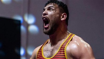 عبد اللطيف منيع يتأهل إلى ربع نهائي المصارعة في أولمبياد باريس