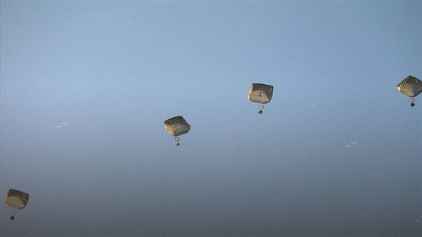 إسقاط مساعدات إنسانية