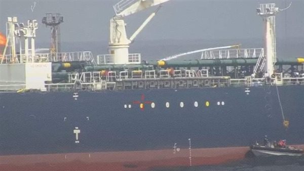 استهداف السفن التجارية