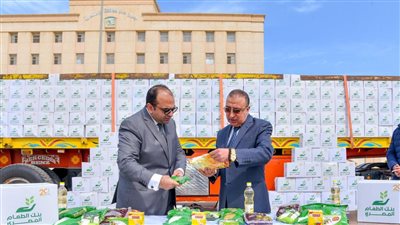 محافظ الإسكندرية يشهد قافلة بنك الطعام لتوزيع 1700 كرتونة مواد غذائية على أهالي بشاير الخير